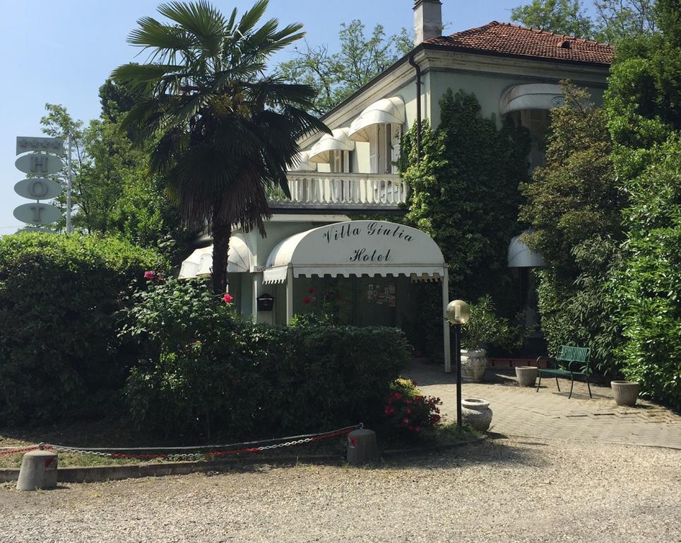 Hotel Villa Giulia Tortona Bagian luar foto